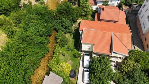 Property building, Day, Bird's eye view, Garden, Garden view