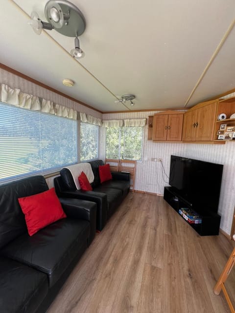 TV and multimedia, Seating area, Evening entertainment