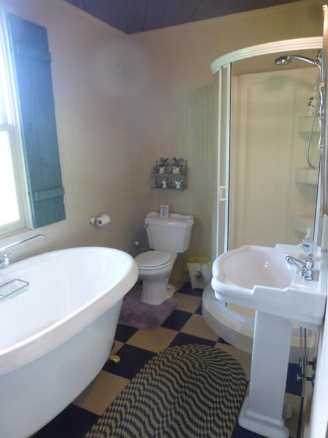 Shower, Bathroom, Bath, towels