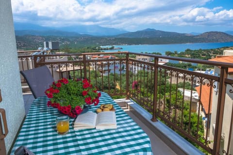 Mountain view, Sea view