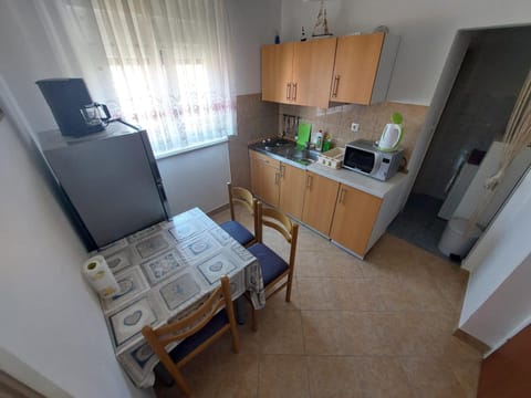 Kitchen or kitchenette, Seating area, Dining area, minibar, pet friendly