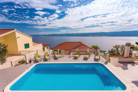 Property building, Garden, Balcony/Terrace, Dining area, Swimming pool
