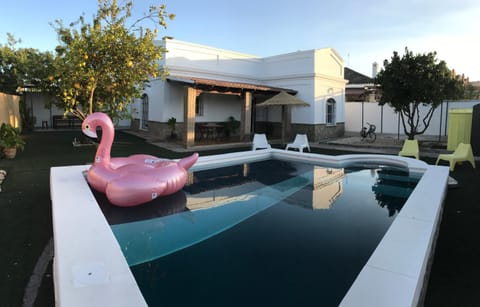 Swimming pool, Swimming pool