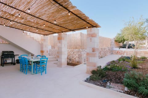 Property building, Patio, Living room, Garden view