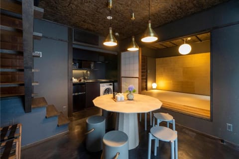 Kitchen or kitchenette, Living room, Seating area, Dining area