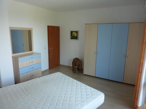 Bed, Bedroom, wardrobe