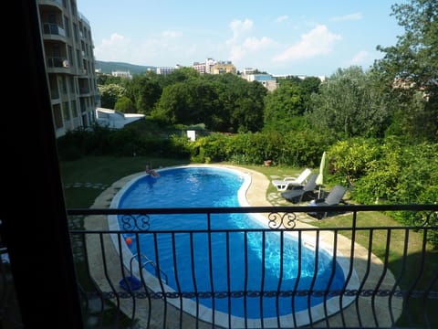 Day, Natural landscape, View (from property/room), Balcony/Terrace, Pool view, sunbed