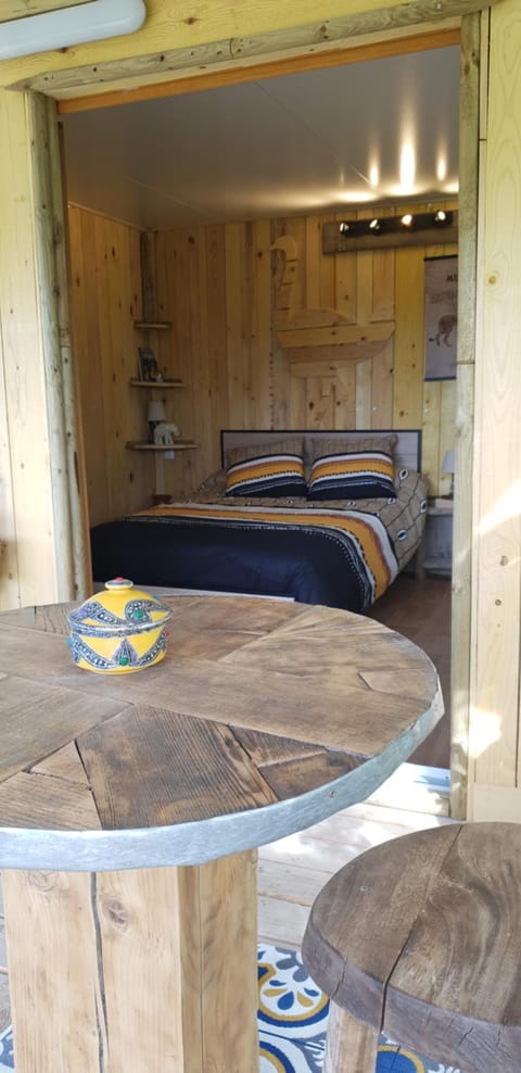 LA CABANE PERCHEE Luxury tent in Le Puy-Sainte-Réparade