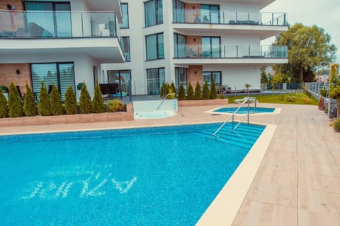 Property building, Garden view, Pool view, Swimming pool, Inner courtyard view, sunbed