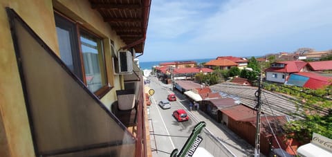 Day, City view, Sea view, Street view, Location
