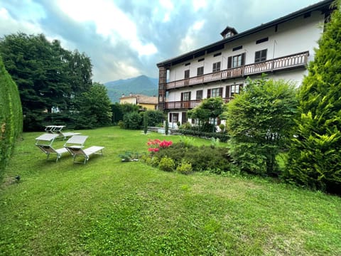 Property building, Spring, Natural landscape, Garden, Garden view, Mountain view