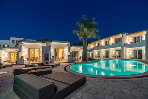 Property building, Swimming pool, Swimming pool