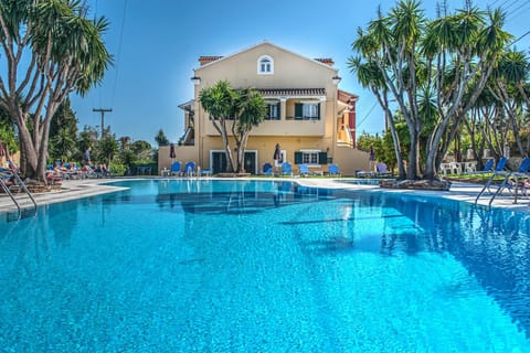 Property building, Swimming pool, Swimming pool