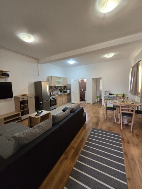 TV and multimedia, Kitchen or kitchenette, Living room, Dining area
