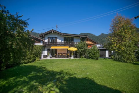 Property building, Spring, Natural landscape, Garden, Garden view, Mountain view