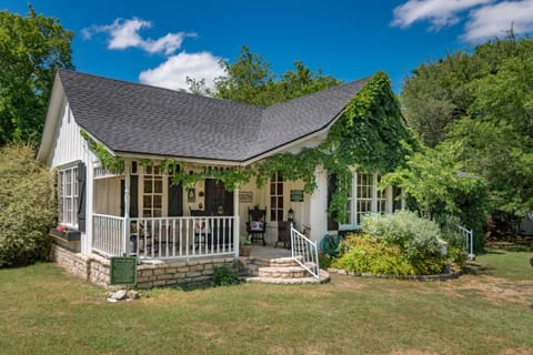 Country Woods Inn Inn in Glen Rose