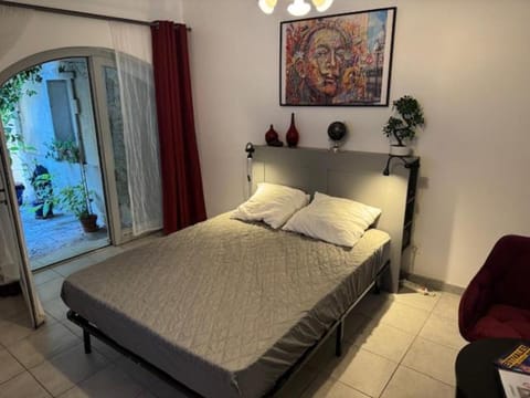 Bed, Photo of the whole room