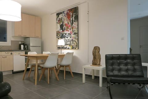 Kitchen or kitchenette, Living room, Decorative detail, Dining area