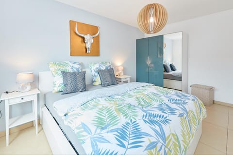 Photo of the whole room, Decorative detail, Bedroom