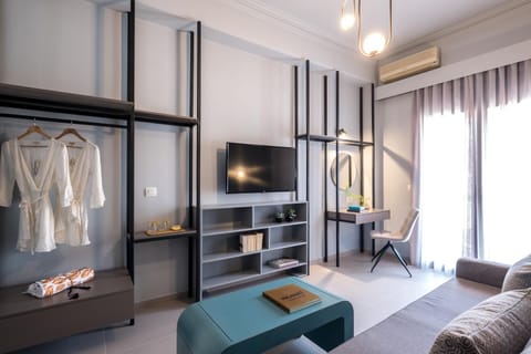 Communal lounge/ TV room, TV and multimedia, Living room, Seating area, Evening entertainment, air conditioner