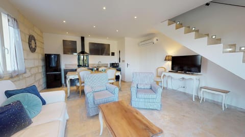 Living room, Seating area, Dining area, kitchen