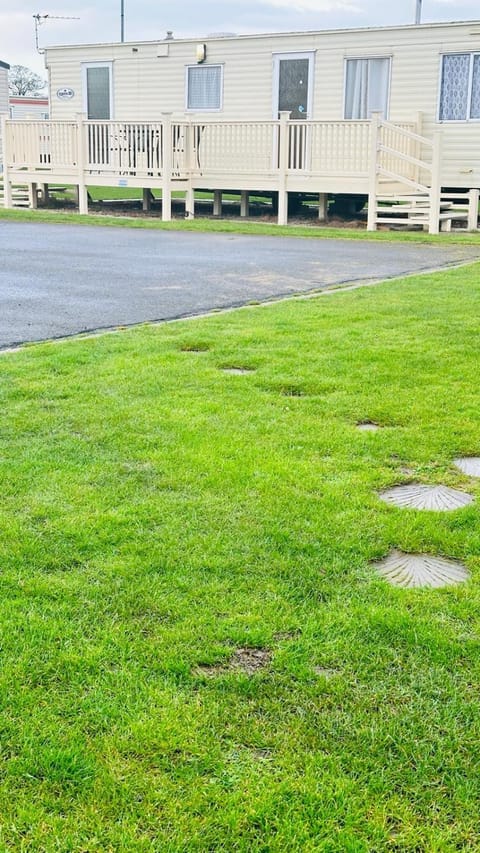 Ingoldmells, The Grange Holiday Park 3-Bedroom Caravan Apartment in Ingoldmells