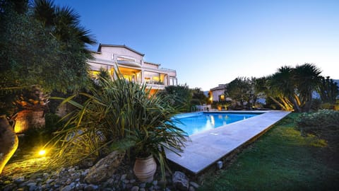Property building, Garden, Garden view, Pool view, Swimming pool, Swimming pool, Sunset