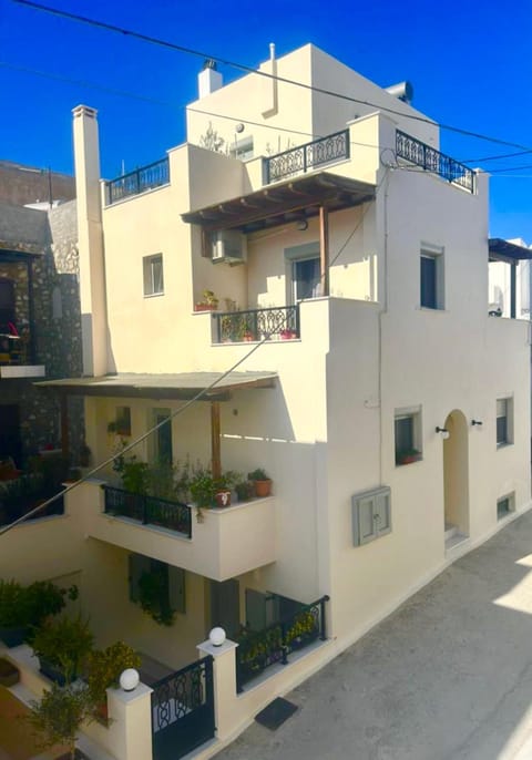 Lovely Apartment for 6Ppl , 2 BDRM , in Naxos , private patio Apartment in Naxos