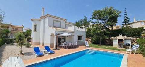 Property building, Garden, Swimming pool, sunbed