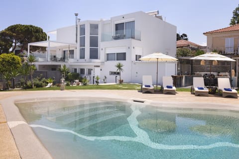 Property building, Swimming pool, Swimming pool
