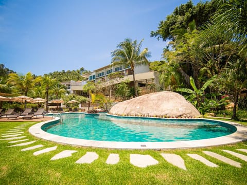 Day, Natural landscape, Garden, Garden view, Pool view, Swimming pool, Swimming pool, sunbed