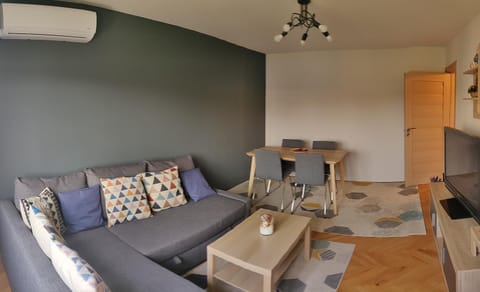 Communal lounge/ TV room, Living room, Seating area, Dining area, Dinner
