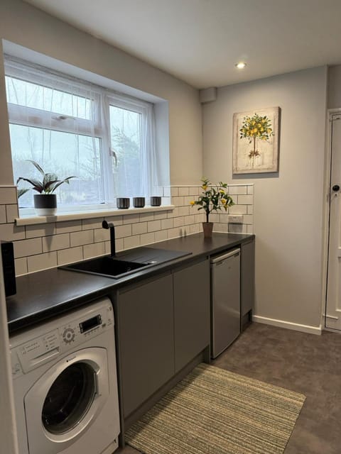 Central Serviced Apartments by Roomsbooked Apartment in Cheltenham