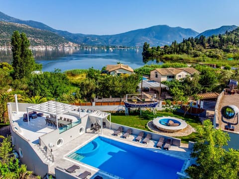 Property building, Day, Natural landscape, Bird's eye view, Pool view, Swimming pool, sunbed