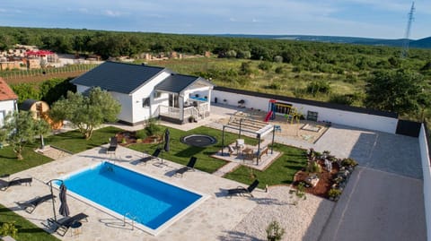 Holiday home Aprilis with pool, jacuzzi and sauna Villa in Šibenik-Knin County, Croatia