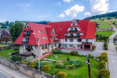 Property building, Day, Garden, Garden view