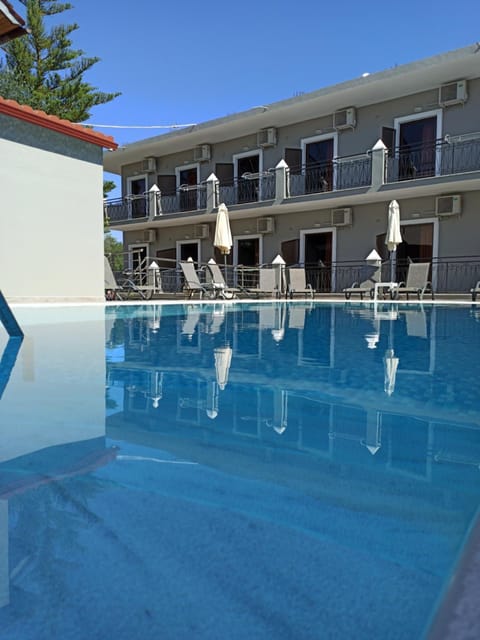 Property building, Swimming pool, Swimming pool
