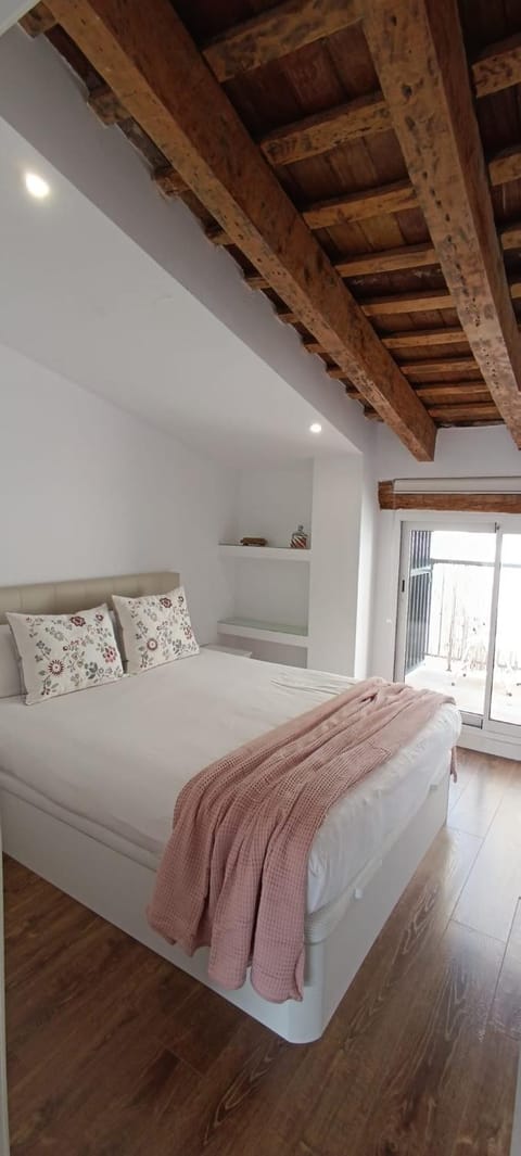 Bed, Photo of the whole room
