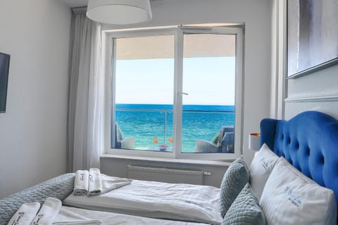 Bed, Natural landscape, Photo of the whole room, Seating area, Bedroom, Sea view, towels