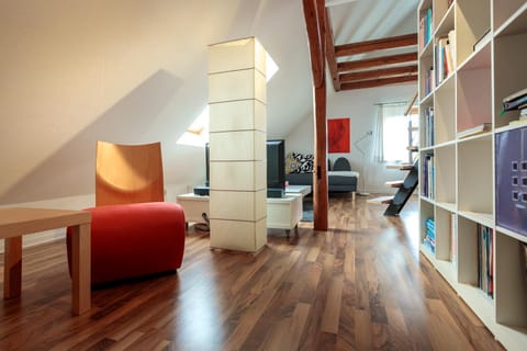Day, Summer, Living room, Photo of the whole room, Seating area, hair dresser