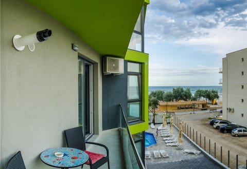 Balcony/Terrace, City view, Sea view, Street view, Drinks, Alcoholic drinks, Non alcoholic drinks