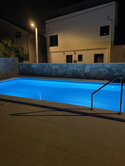 Night, Pool view