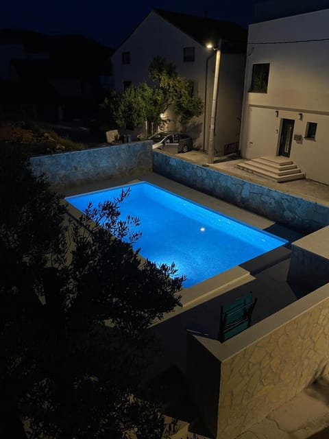 Night, Pool view