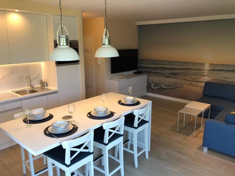 Kitchen or kitchenette, Dining area, Sea view, Family