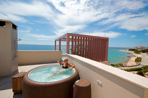 Balcony/Terrace, Spa and wellness centre/facilities, Sea view