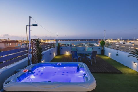Patio, Night, Natural landscape, Hot Tub, View (from property/room), Balcony/Terrace, Evening entertainment, Pool view, Sea view, Swimming pool, sunbed