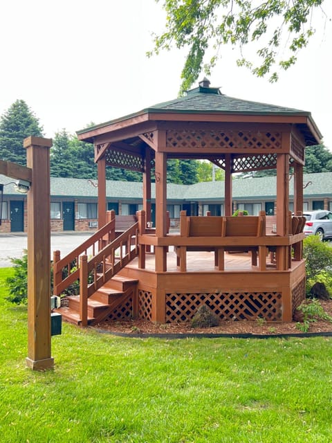 Viking Arms Inn - Ludington Motel in Ludington