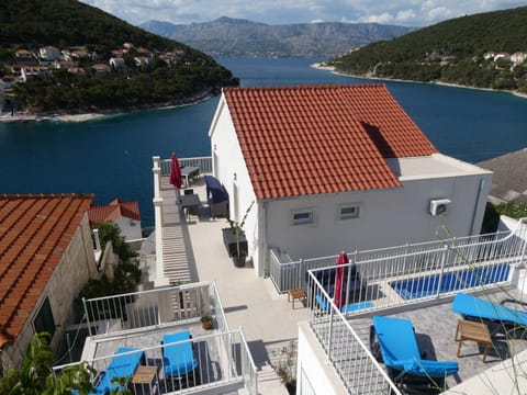 Day, Swimming pool