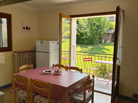 Appartement spacieux à Évian avec parking et animaux admis - FR-1-498-4 Apartment in Évian-les-Bains