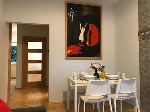 Photo of the whole room, Decorative detail, Food, Drinks, Non alcoholic drinks